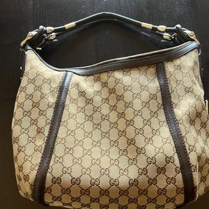 Like new Gucci shoulder bag-Authentic with dust bag